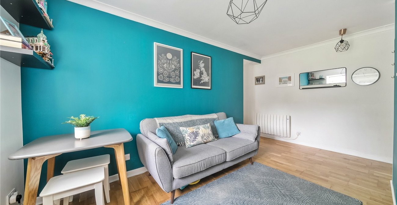 2 bedroom property for sale in London | Robinson Jackson