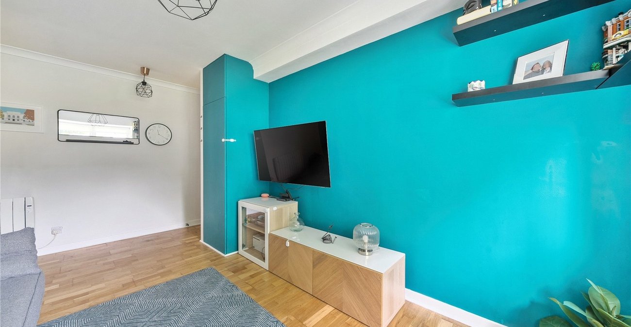 2 bedroom property for sale in London | Robinson Jackson