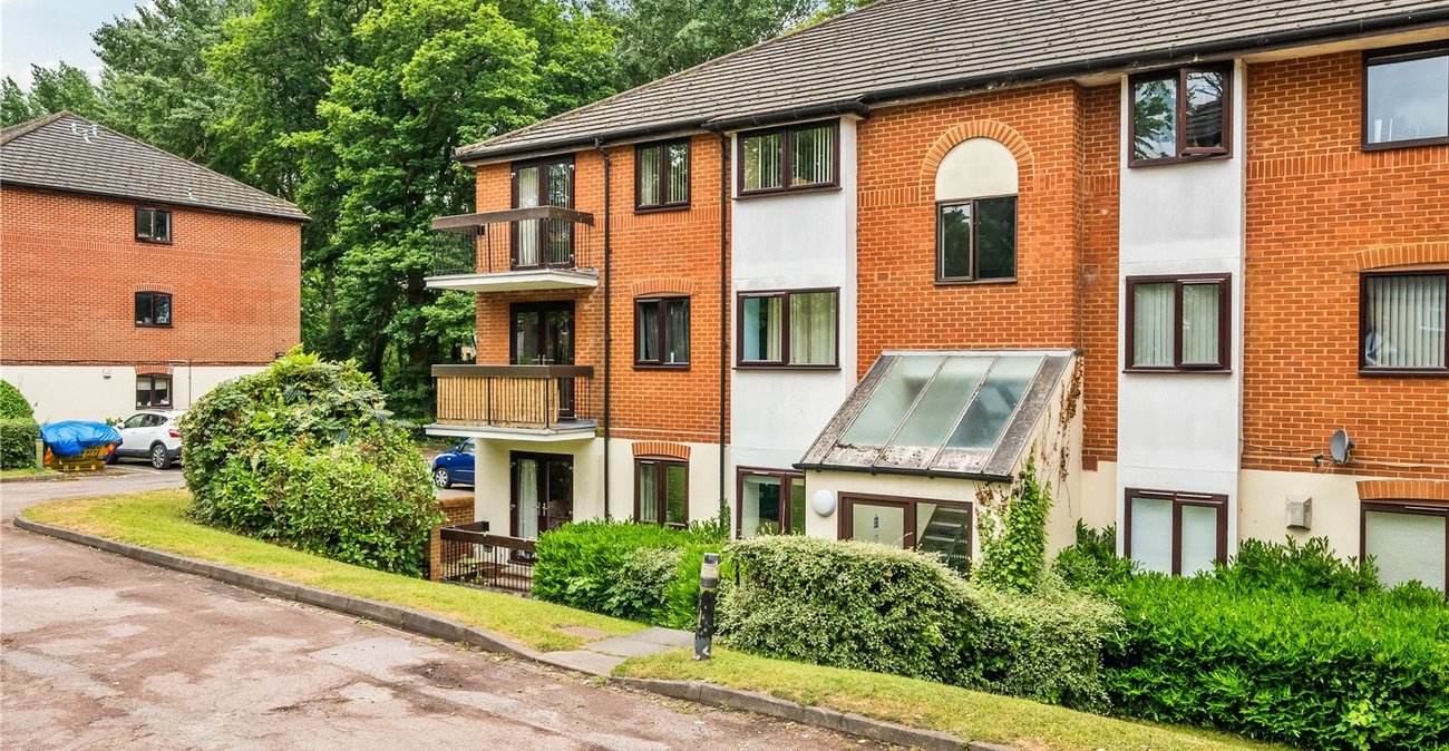 2 bedroom property for sale in London | Robinson Jackson