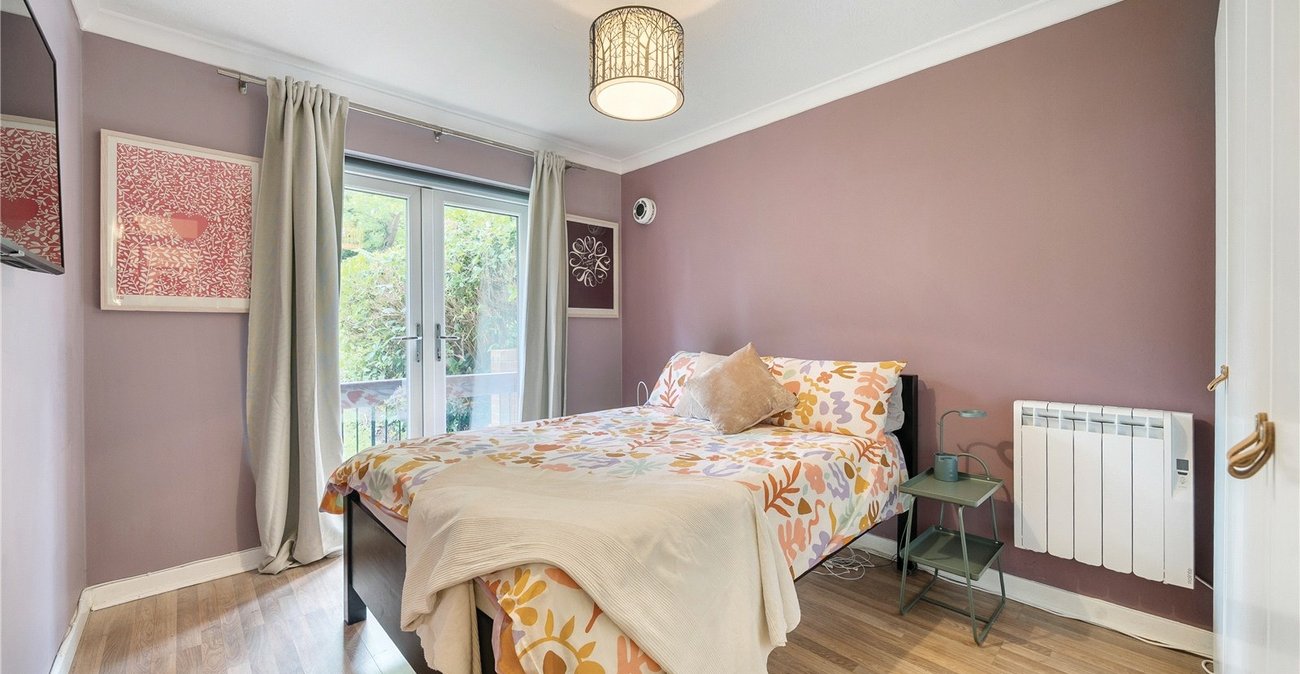 2 bedroom property for sale in London | Robinson Jackson