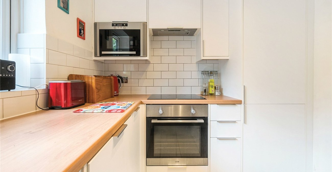 2 bedroom property for sale in London | Robinson Jackson