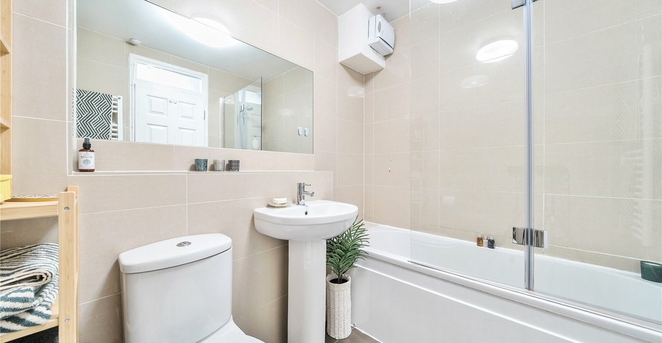 2 bedroom property for sale in  | Robinson Jackson