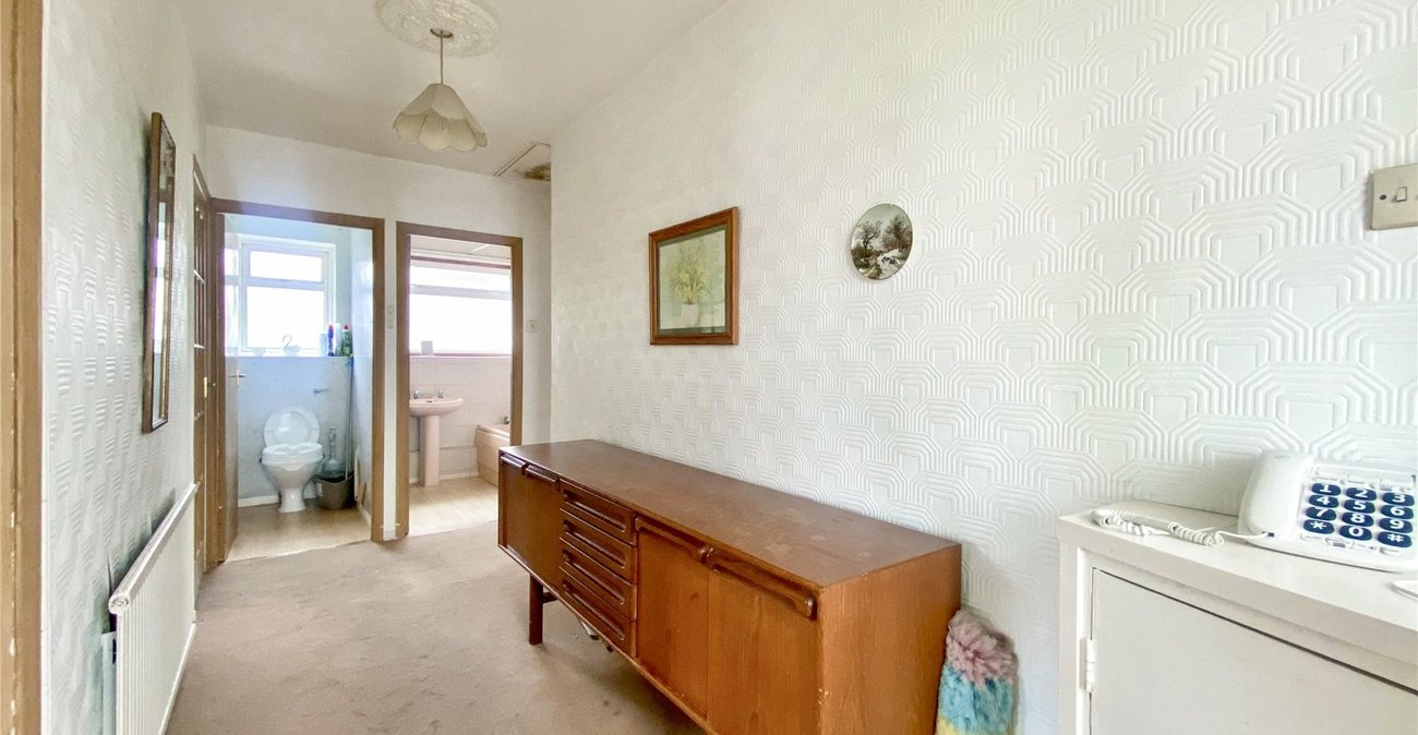 2 bedroom bungalow for sale in Sidcup | Robinson Jackson