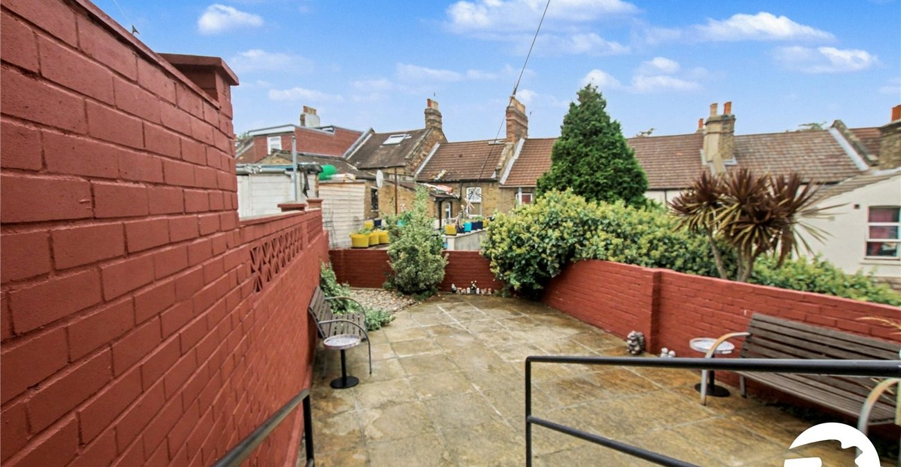 5 bedroom house for sale in London | Robinson Jackson