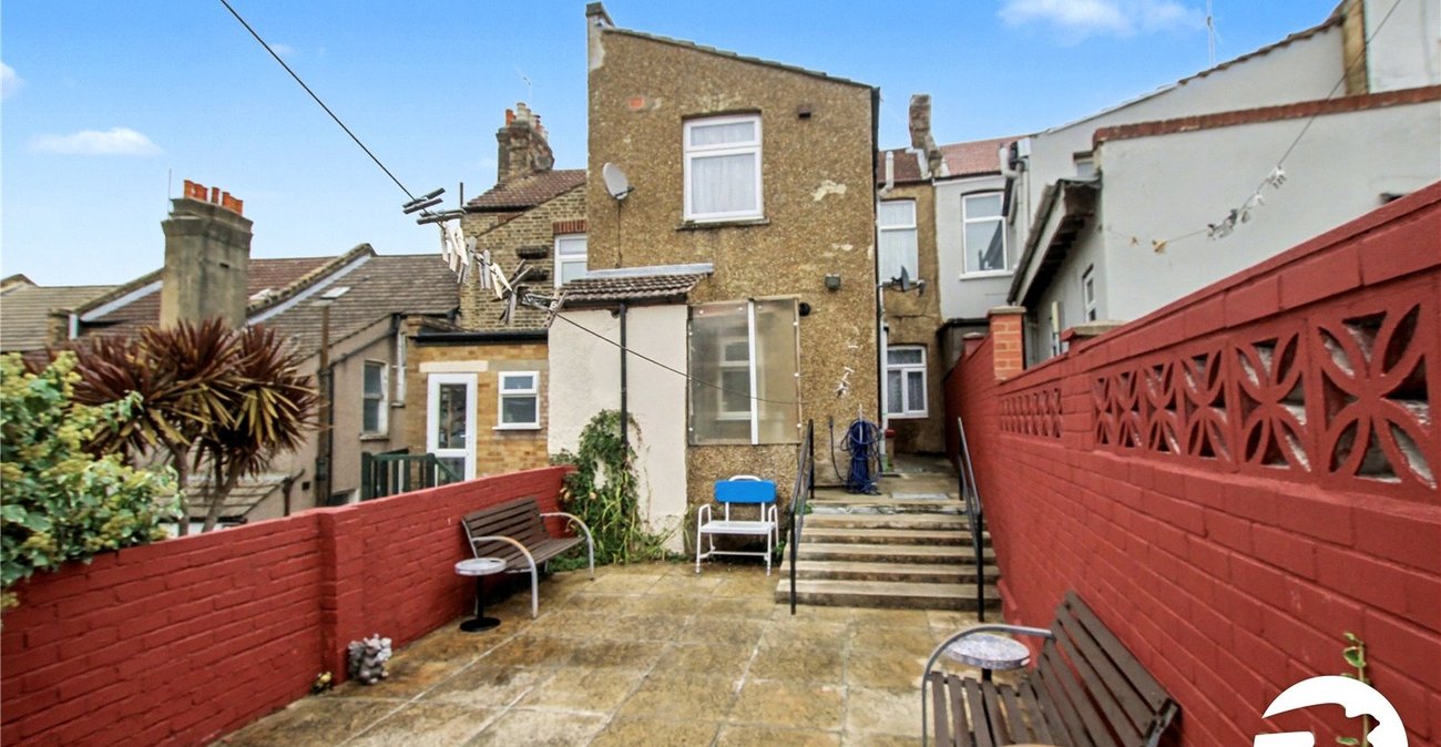 5 bedroom house for sale in London | Robinson Jackson