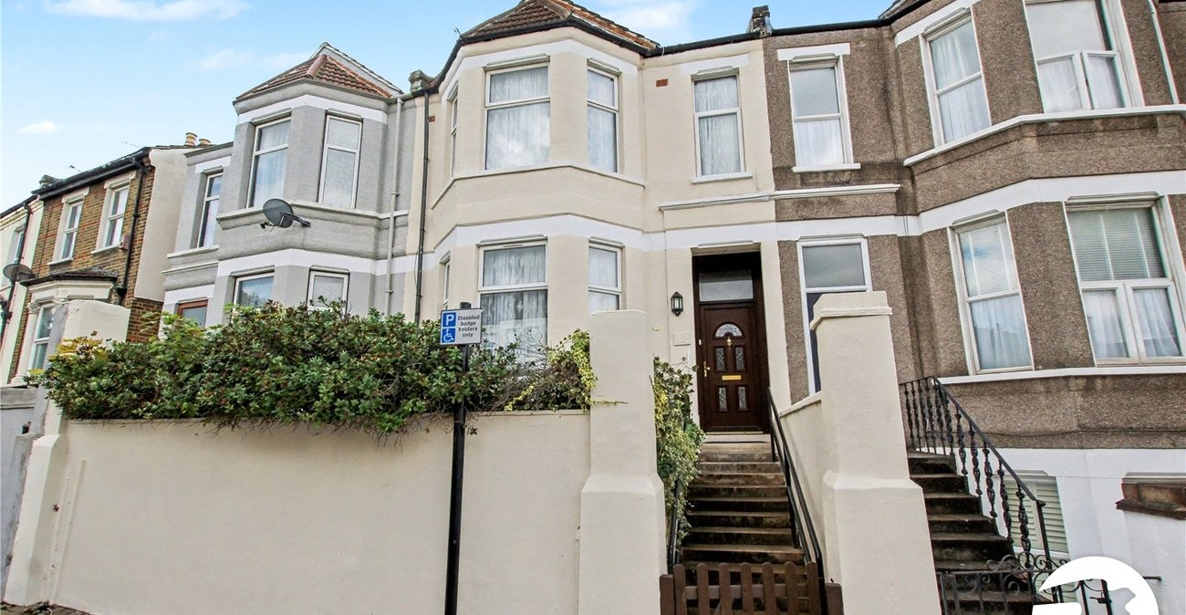 5 bedroom house for sale in London | Robinson Jackson