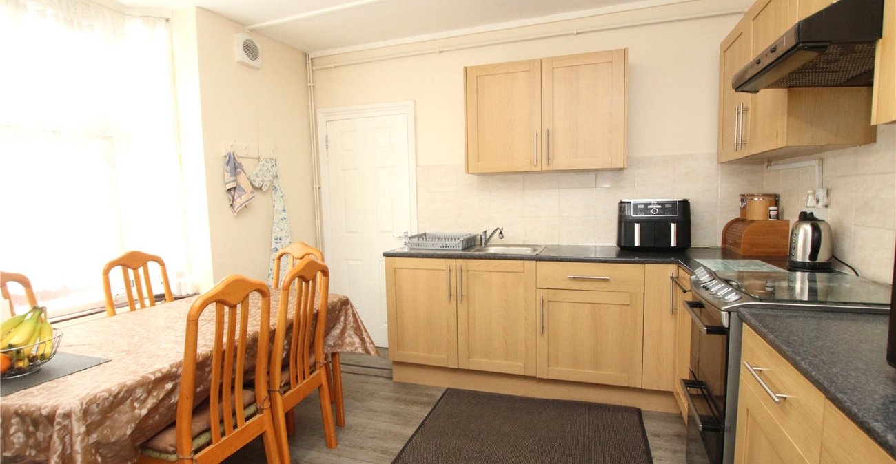 5 bedroom house for sale in London | Robinson Jackson