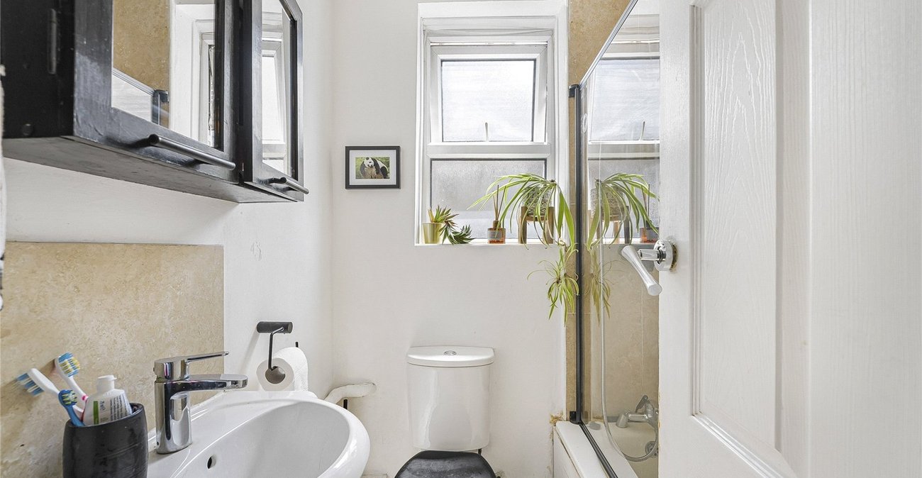2 bedroom property for sale in Plumstead | Robinson Jackson