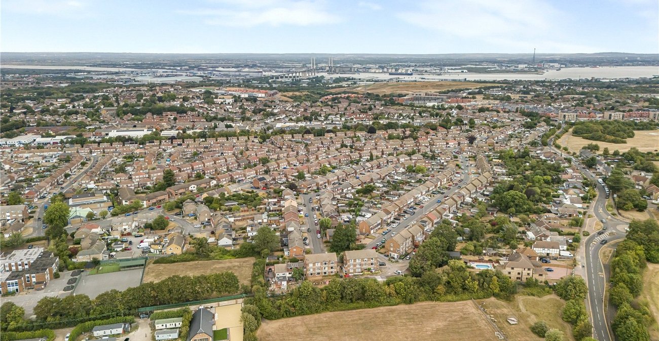 2 bedroom property for sale in Dartford | Robinson Jackson
