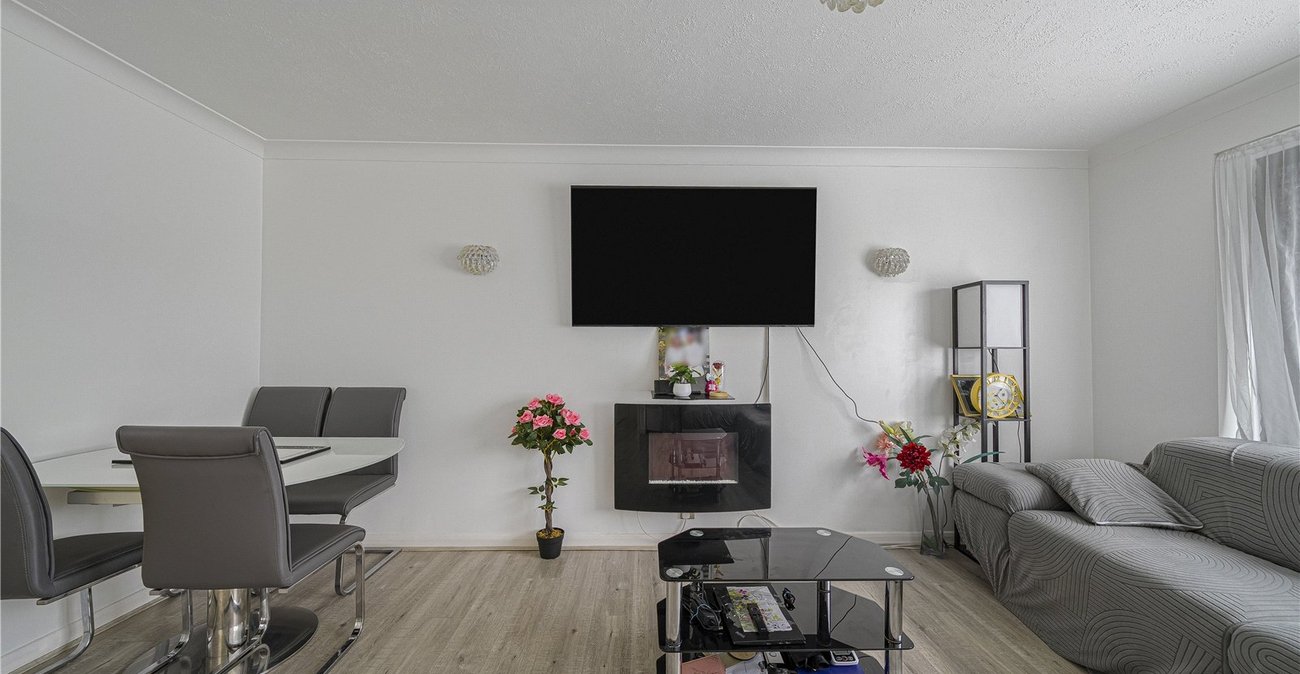 2 bedroom property for sale in Dartford | Robinson Jackson