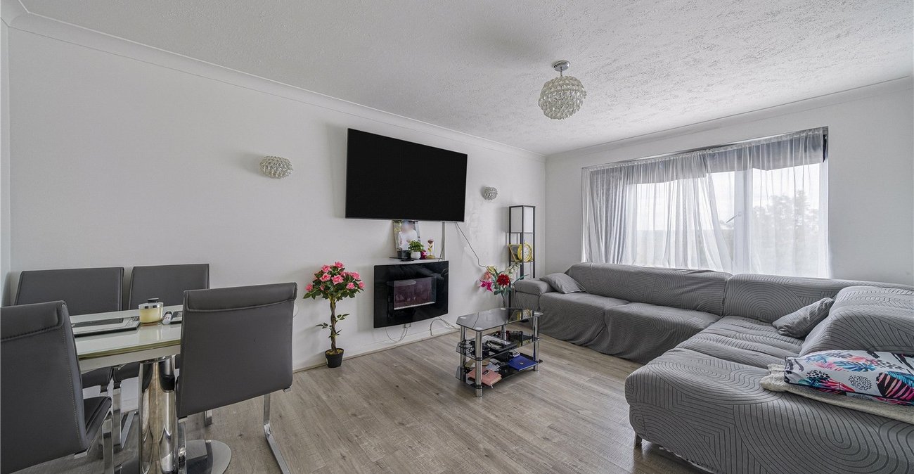 2 bedroom property for sale in Dartford | Robinson Jackson