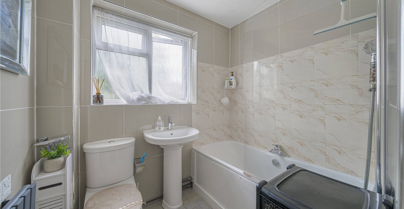 2 bedroom property for sale in Dartford | Robinson Jackson
