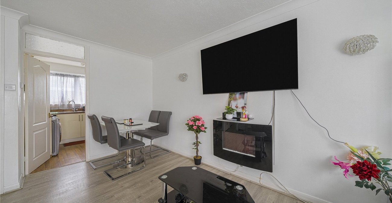 2 bedroom property for sale in Dartford | Robinson Jackson
