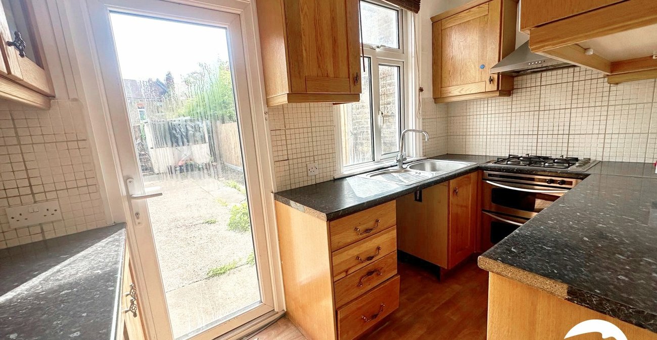 3 bedroom house for sale in London | Robinson Jackson