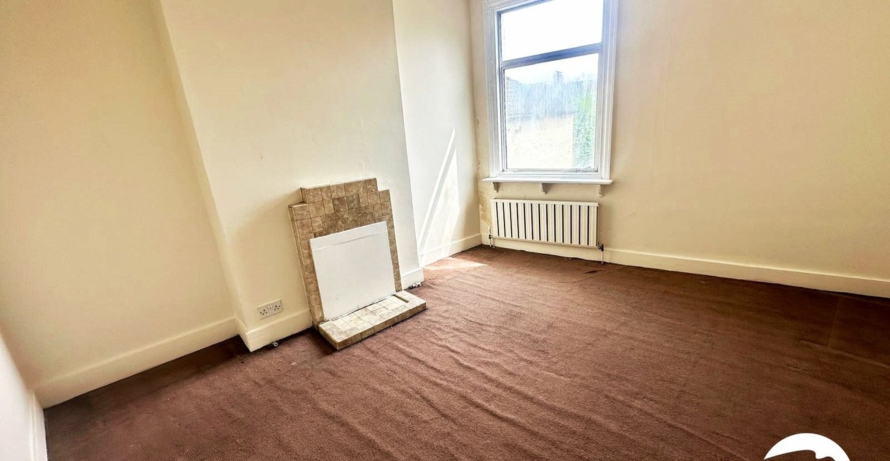 3 bedroom house for sale in London | Robinson Jackson