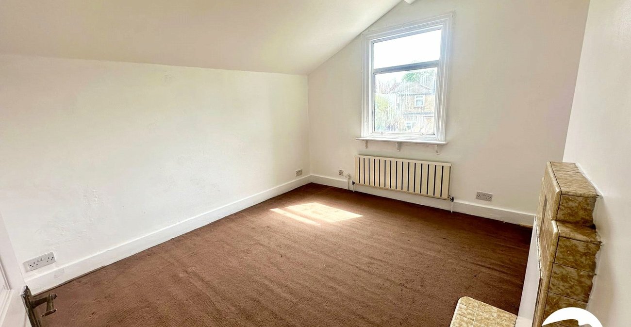 3 bedroom house for sale in London | Robinson Jackson