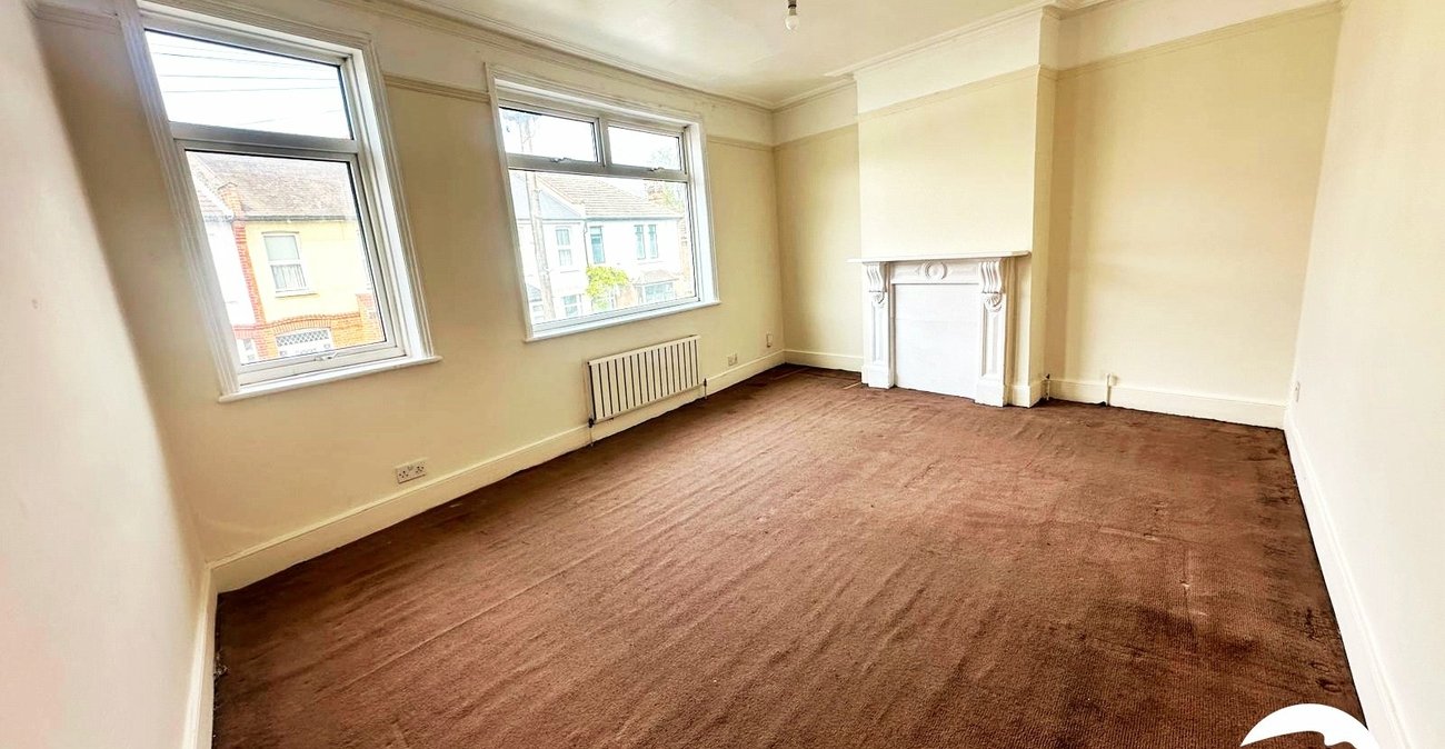 3 bedroom house for sale in London | Robinson Jackson