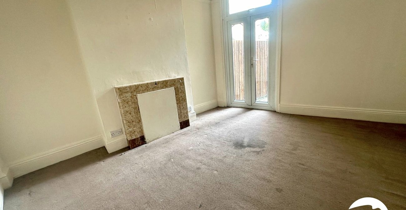 3 bedroom house for sale in London | Robinson Jackson