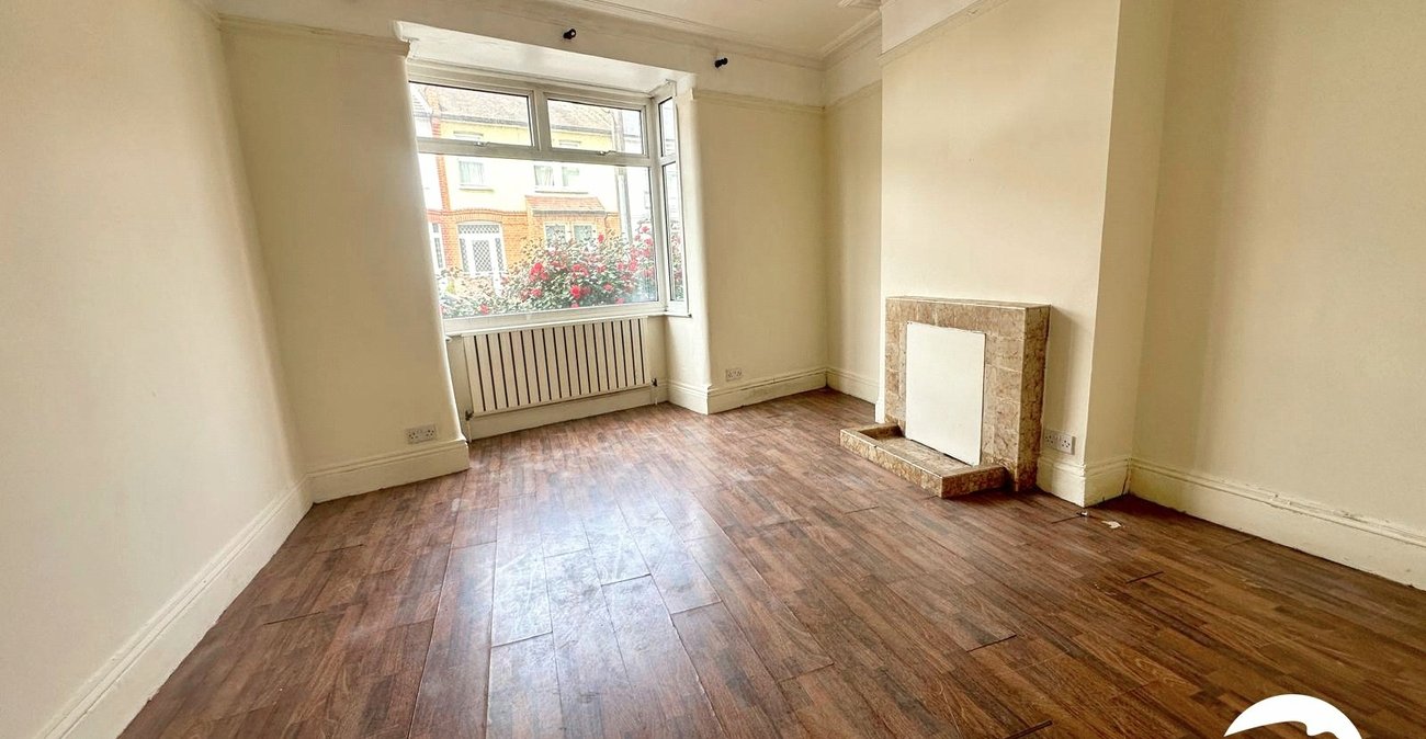 3 bedroom house for sale in London | Robinson Jackson