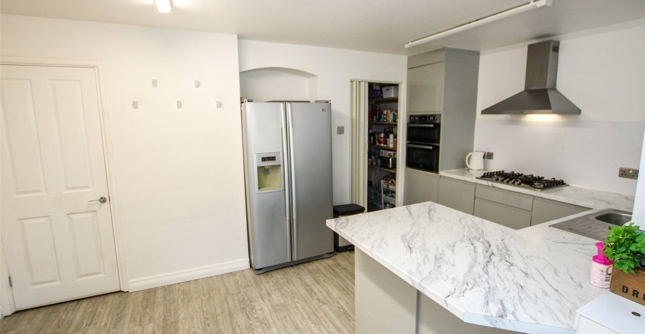 3 bedroom house for sale in London | Robinson Jackson