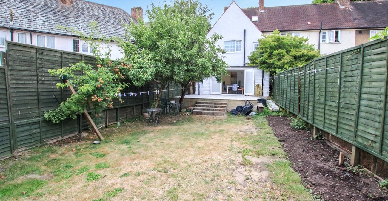 3 bedroom house for sale in London | Robinson Jackson