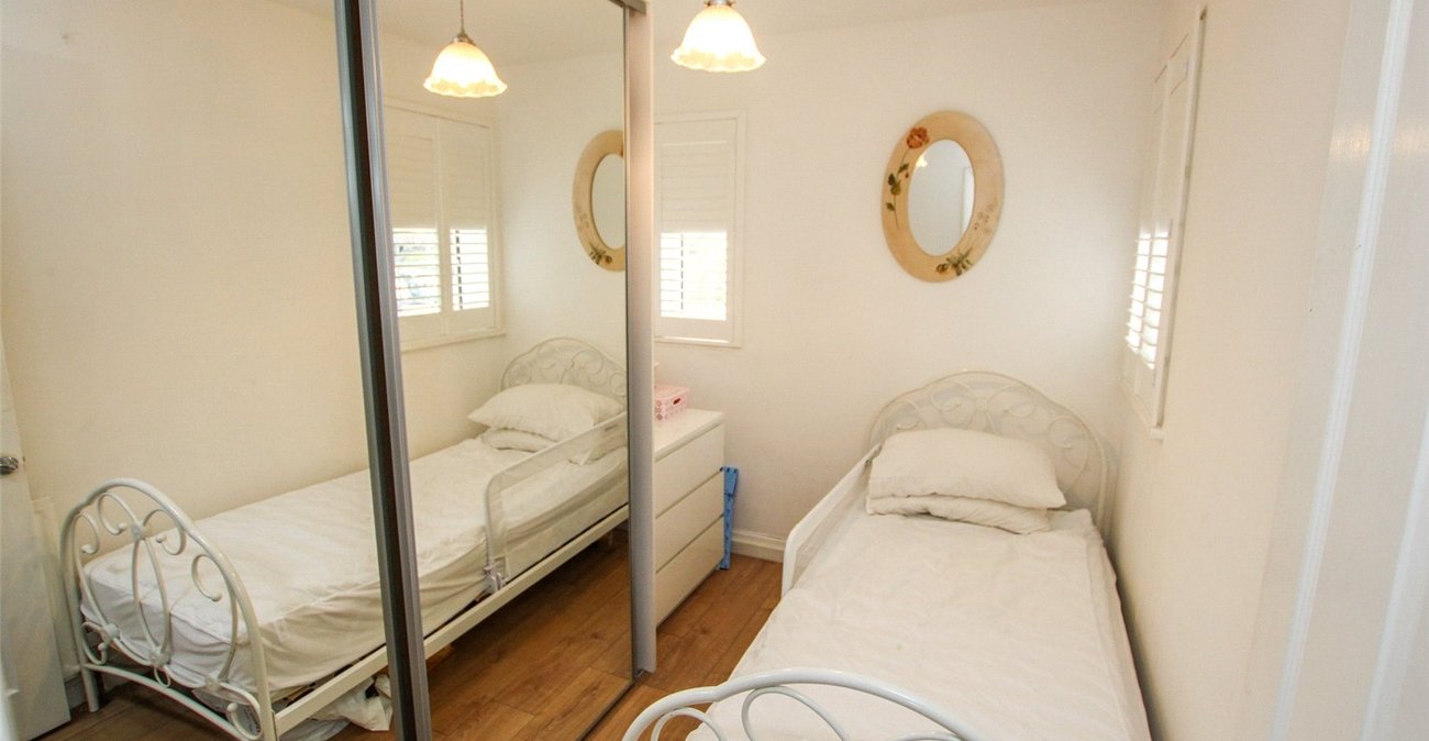 3 bedroom house for sale in London | Robinson Jackson