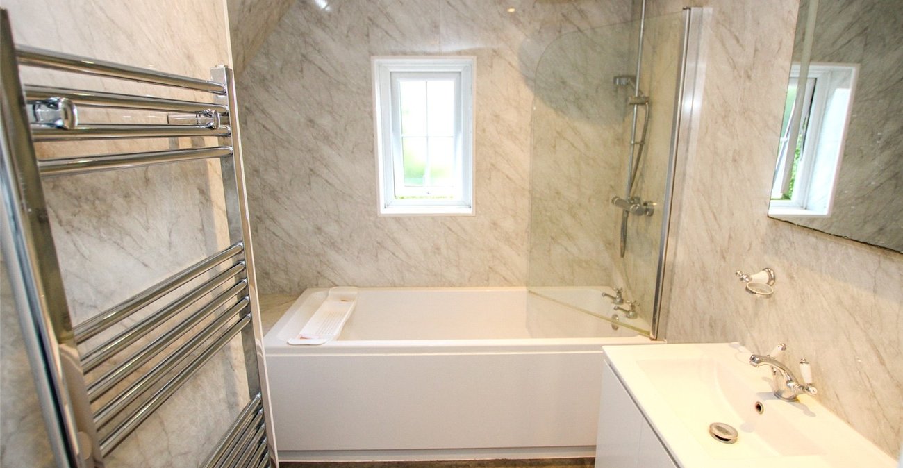 3 bedroom house for sale in London | Robinson Jackson