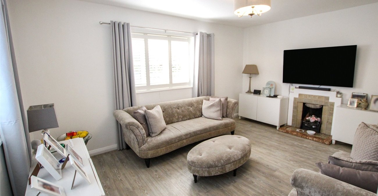 3 bedroom house for sale in London | Robinson Jackson