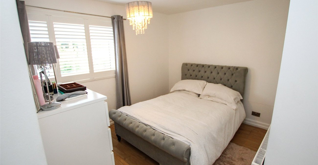3 bedroom house for sale in London | Robinson Jackson