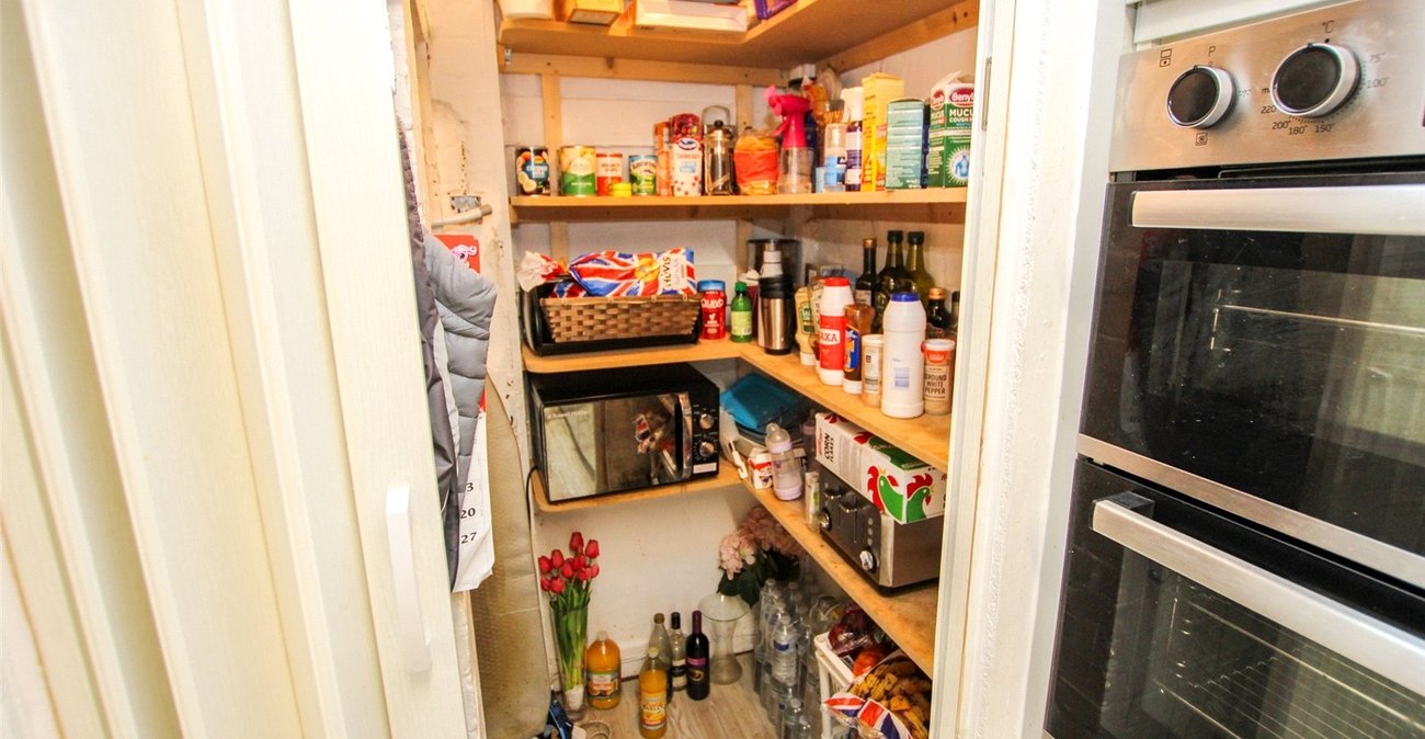 3 bedroom house for sale in London | Robinson Jackson
