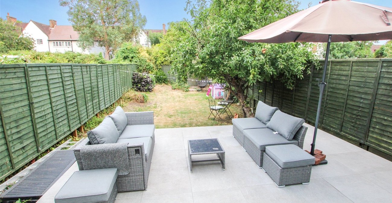 3 bedroom house for sale in London | Robinson Jackson