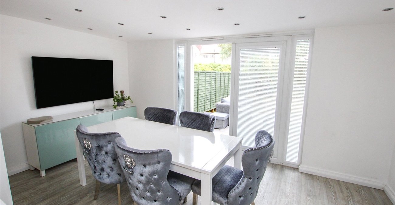 3 bedroom house for sale in London | Robinson Jackson