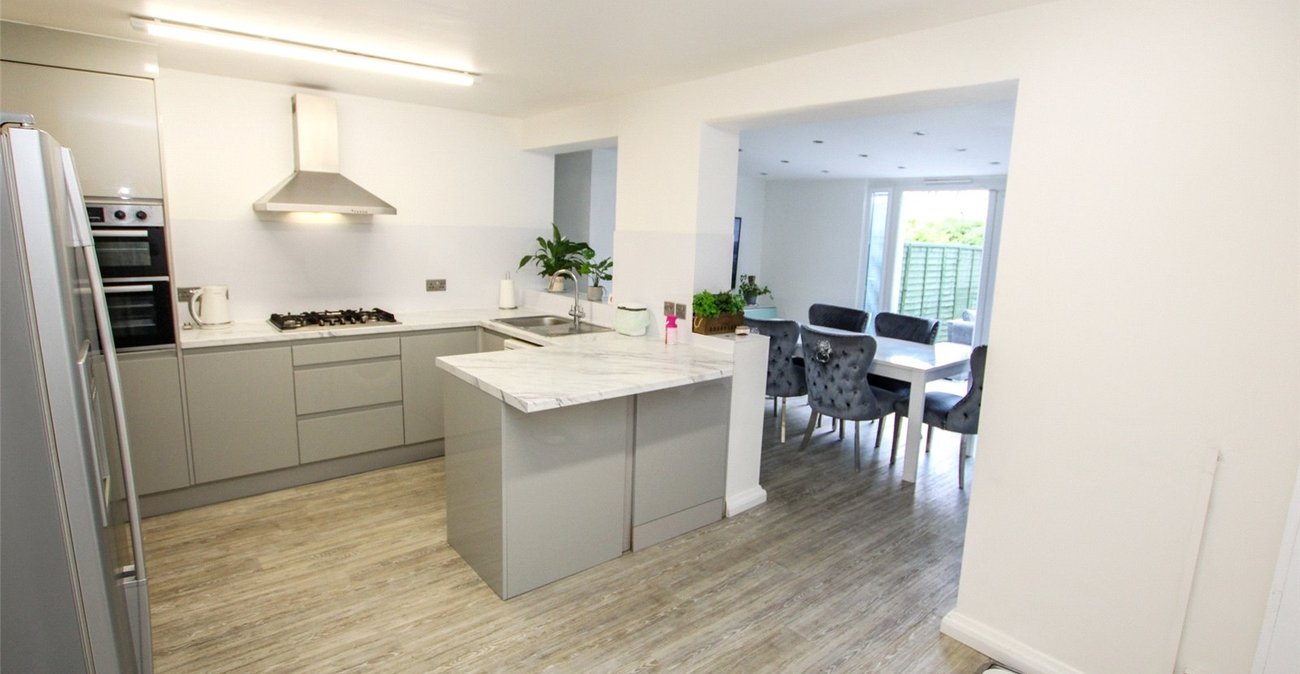 3 bedroom house for sale in London | Robinson Jackson