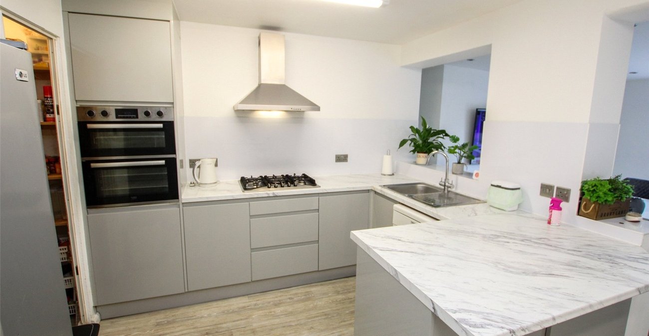 3 bedroom house for sale in London | Robinson Jackson