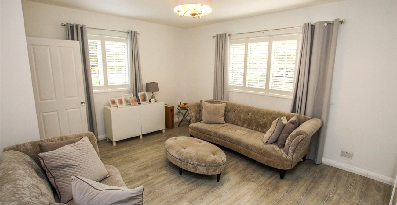 3 bedroom house for sale in London | Robinson Jackson