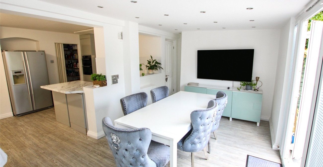 3 bedroom house for sale in London | Robinson Jackson