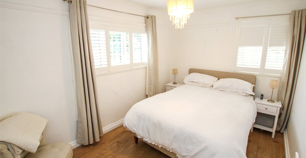 3 bedroom house for sale in London | Robinson Jackson