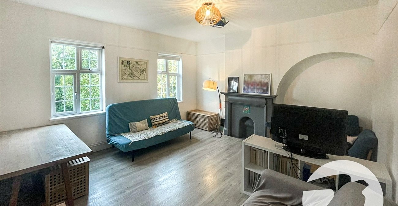 3 bedroom property for sale in London | Robinson Jackson