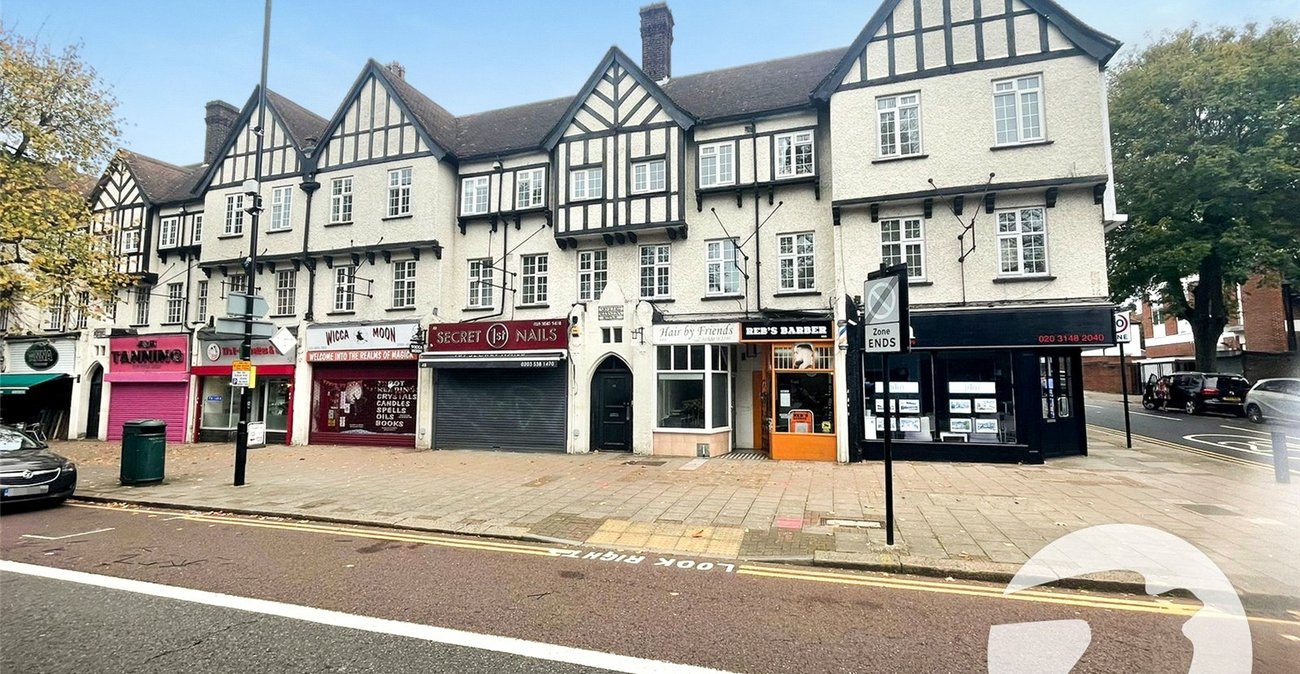 3 bedroom property for sale in London | Robinson Jackson