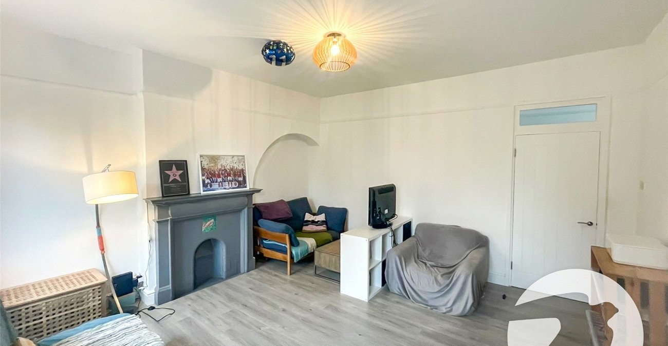 3 bedroom property for sale in London | Robinson Jackson