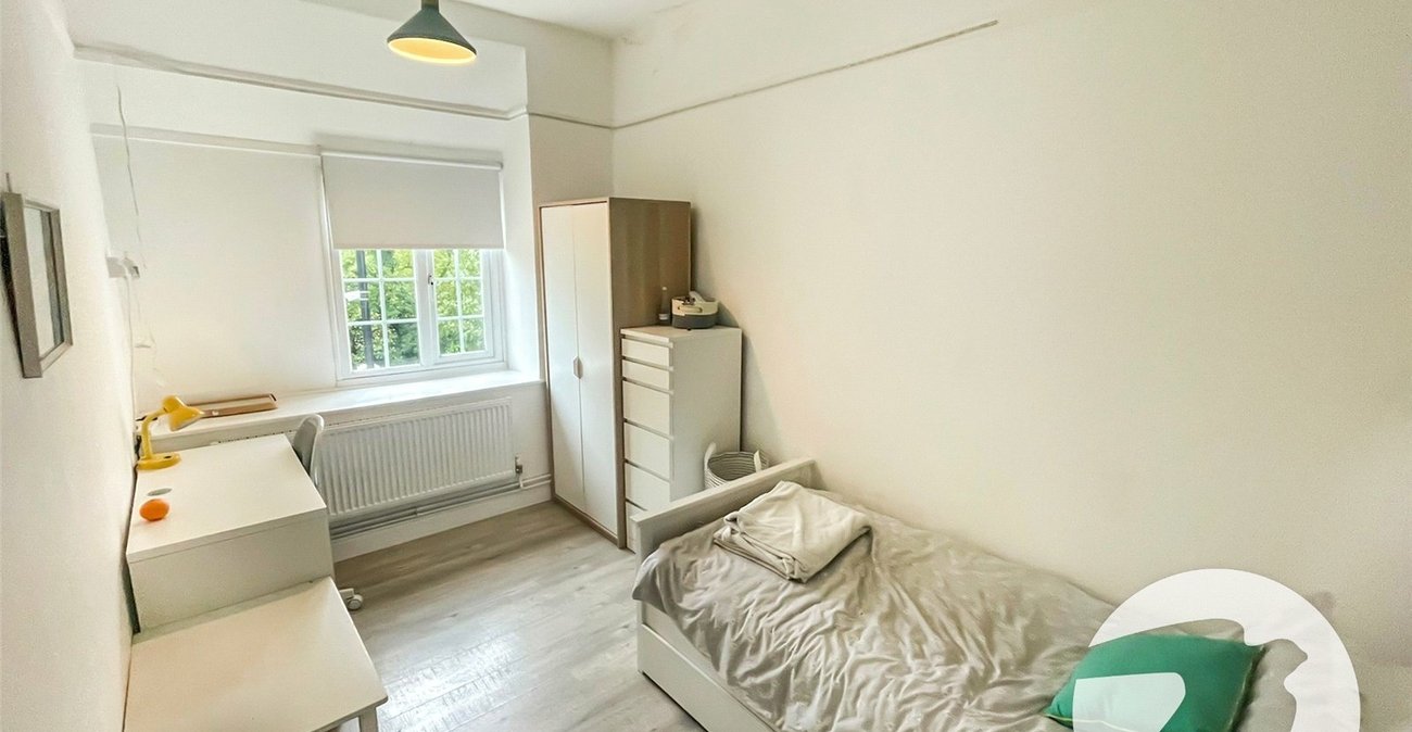 3 bedroom property for sale in London | Robinson Jackson