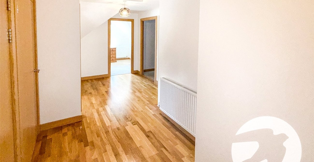 3 bedroom property for sale in London | Robinson Jackson