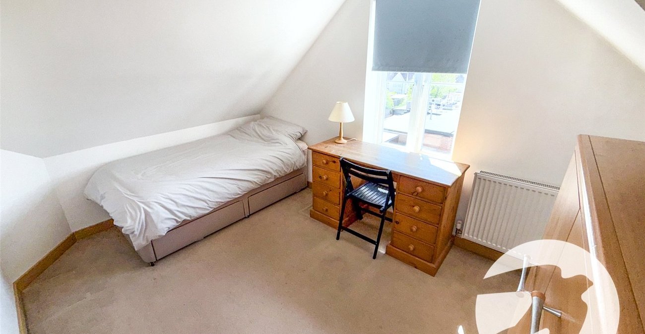 3 bedroom property for sale in London | Robinson Jackson
