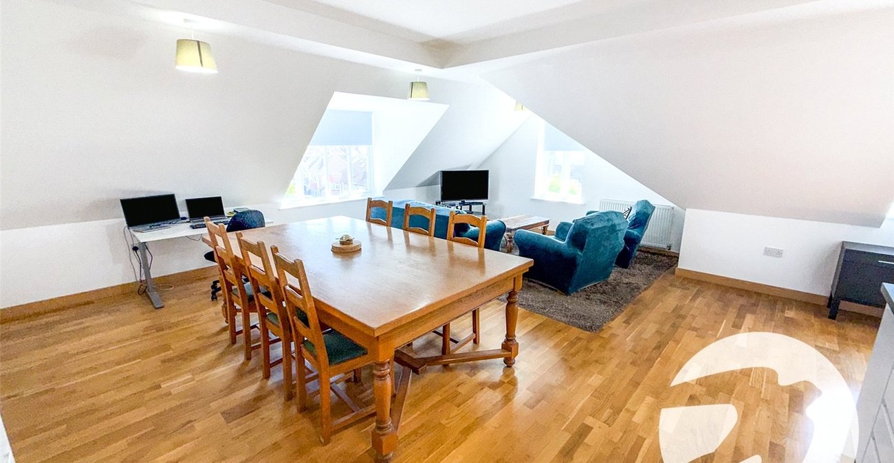 3 bedroom property for sale in London | Robinson Jackson