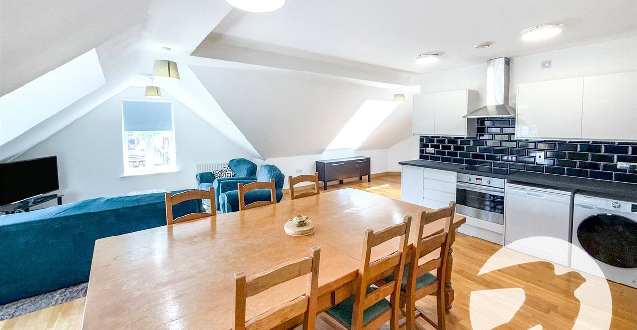 3 bedroom property for sale in London | Robinson Jackson