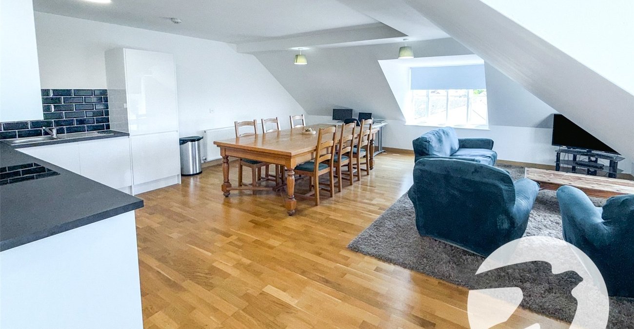 3 bedroom property for sale in London | Robinson Jackson