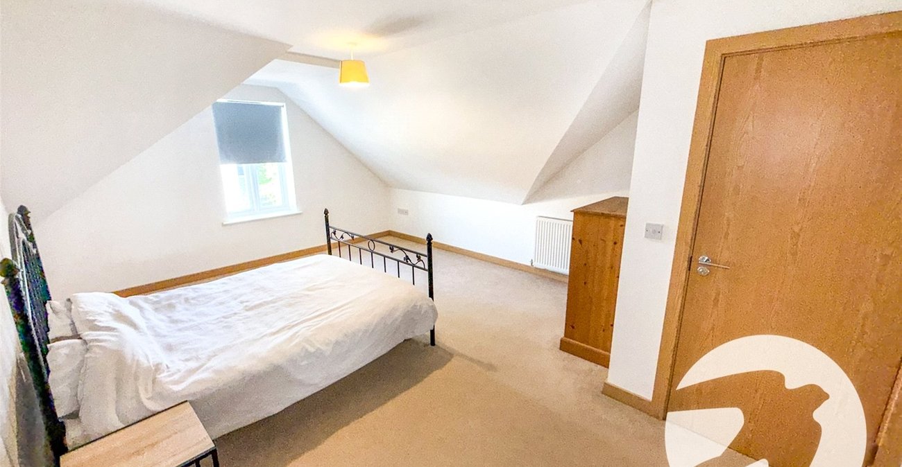 3 bedroom property for sale in London | Robinson Jackson