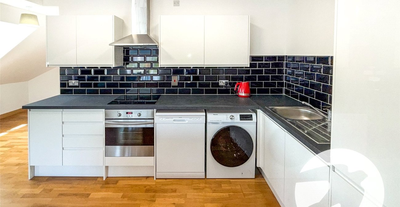 3 bedroom property for sale in London | Robinson Jackson