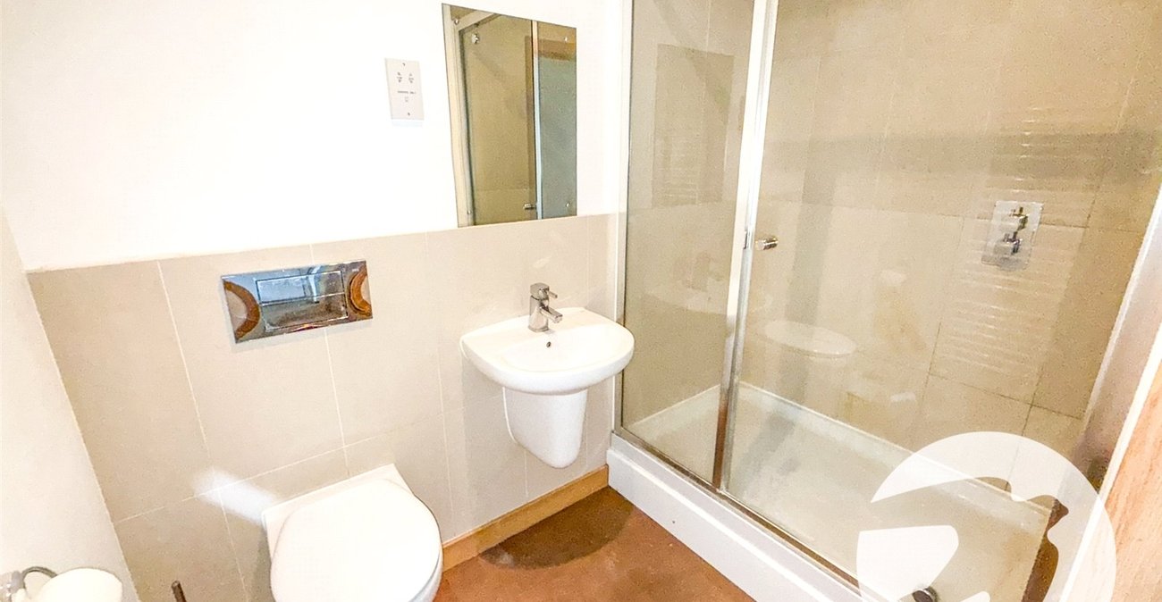 3 bedroom property for sale in London | Robinson Jackson