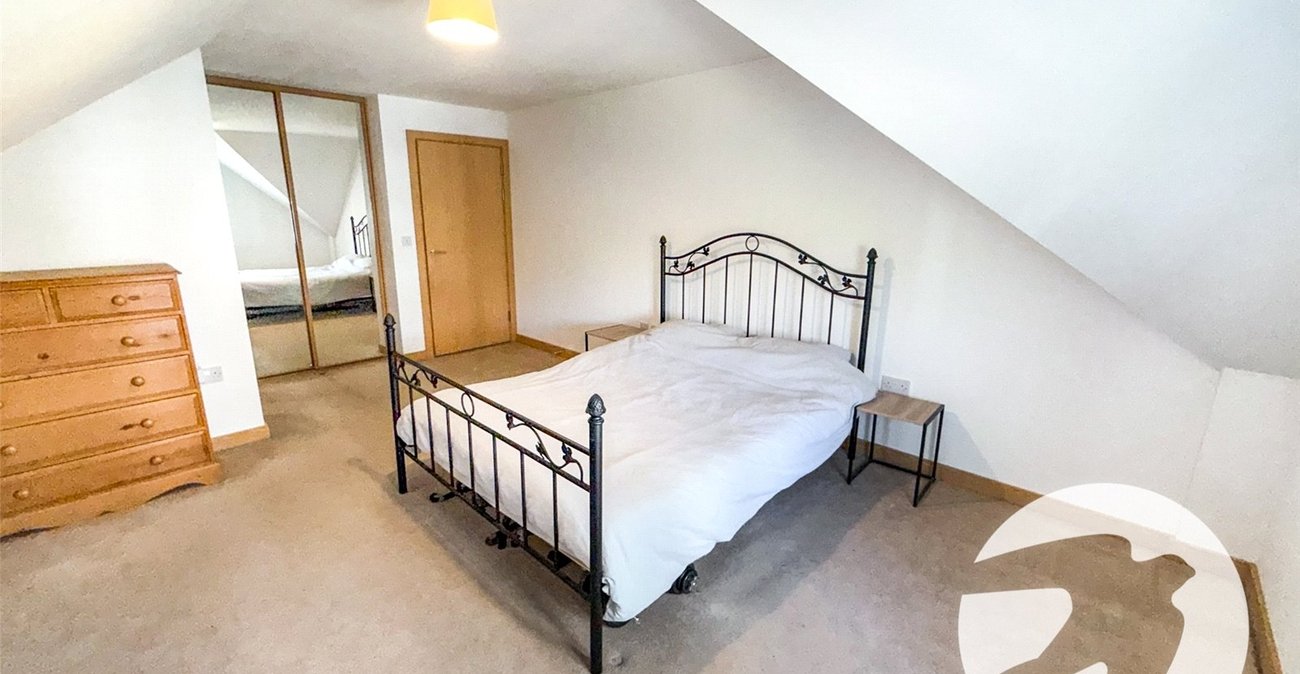 3 bedroom property for sale in London | Robinson Jackson